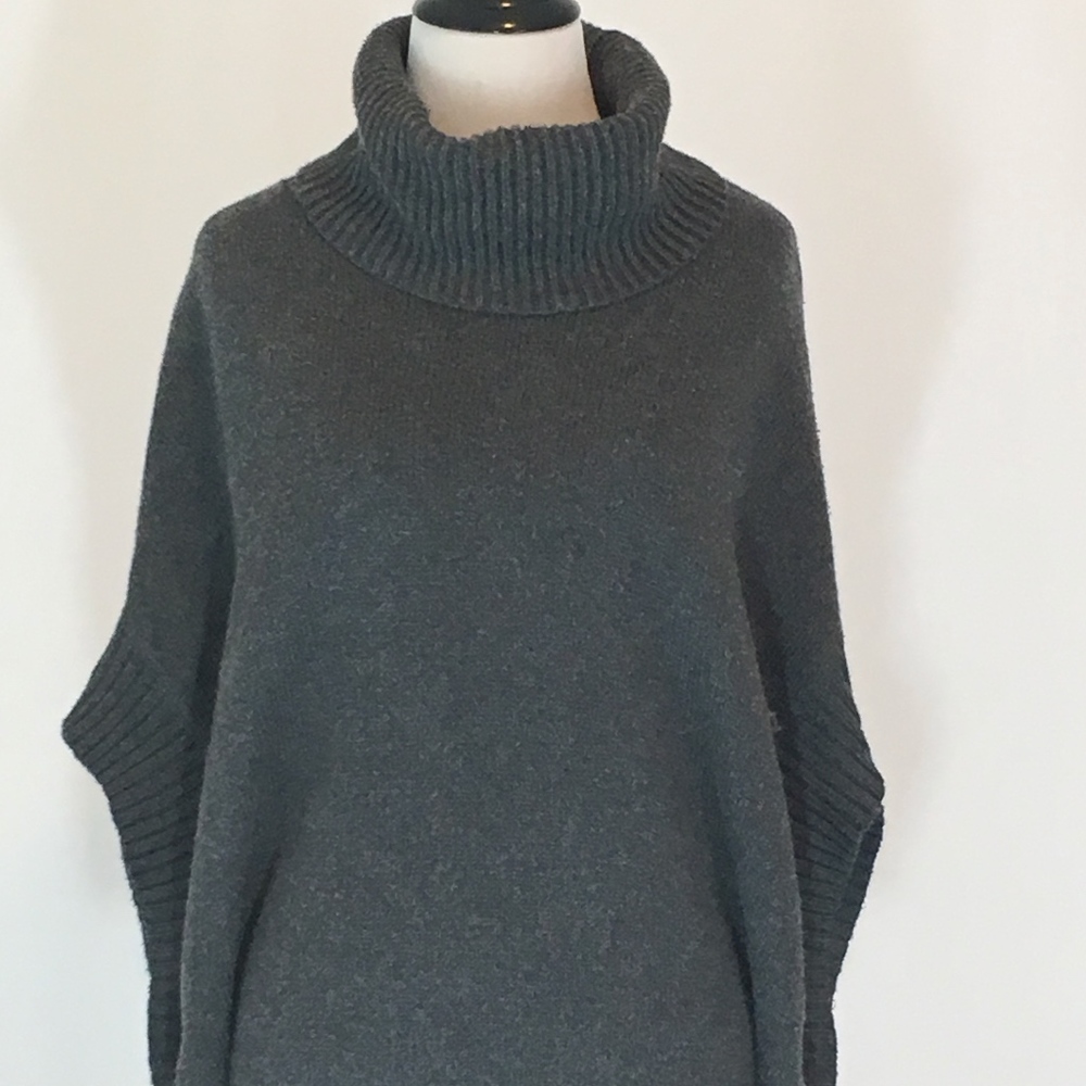 Old Navy gray Poncho with side buttons